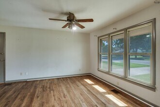 4300 Hughes Dr in Wichita Falls, TX - Building Photo - Building Photo
