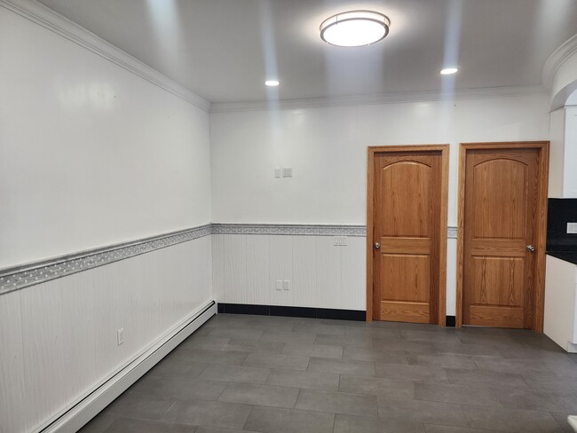 13259 Maple Ave, Unit Apt 2R