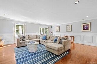 190A Wakeman Rd in Hampton Bays, NY - Foto de edificio - Building Photo