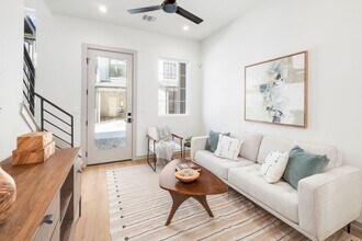 1732 Bunche Rd in Austin, TX - Foto de edificio - Building Photo