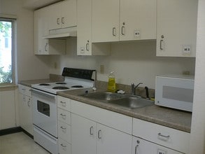 Academia Place in Seattle, WA - Building Photo - Interior Photo