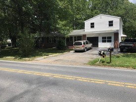 589 Shelbourne Rd in Reading, PA - Building Photo