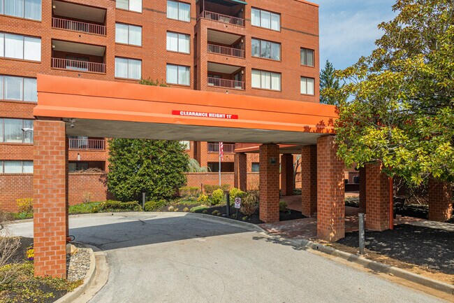 Annen Woods Condominiums in Pikesville, MD - Building Photo - Building Photo