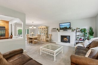 118 Standish Dr in Pearl River, NY - Building Photo - Building Photo