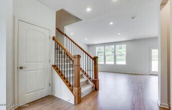4707 Golden Eagle Dr in Louisville, KY - Building Photo - Building Photo