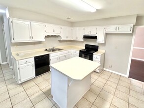 7790 Hawkcrest Dr in Memphis, TN - Building Photo - Building Photo