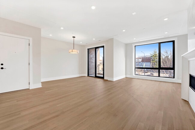 3352 N Ashland Ave in Chicago, IL - Building Photo - Building Photo