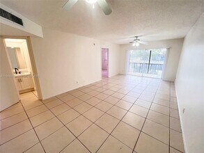 7801 S Colony Cir in Tamarac, FL - Building Photo - Building Photo