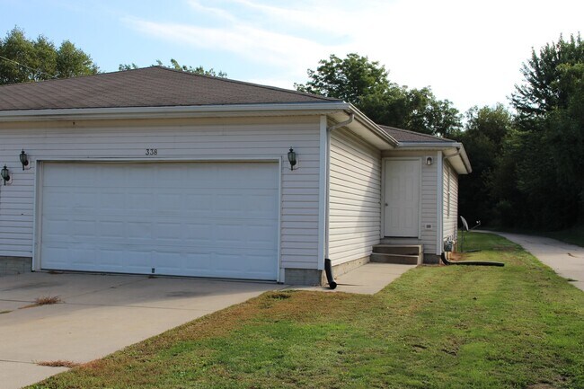 330-338 Sycamore Dr in Lincoln, NE - Building Photo - Building Photo