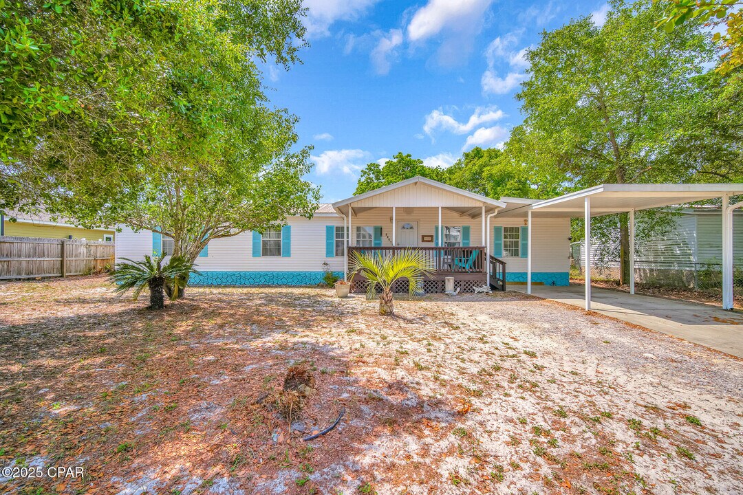22011 Lakeview Dr in Panama City Beach, FL - Building Photo