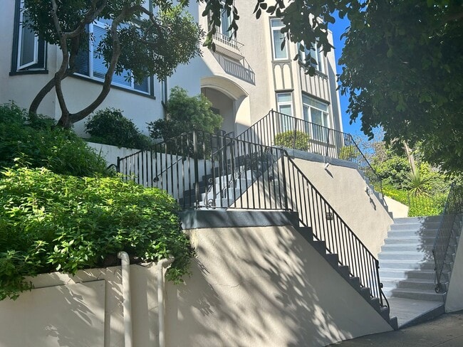 property at 1925 Leavenworth St