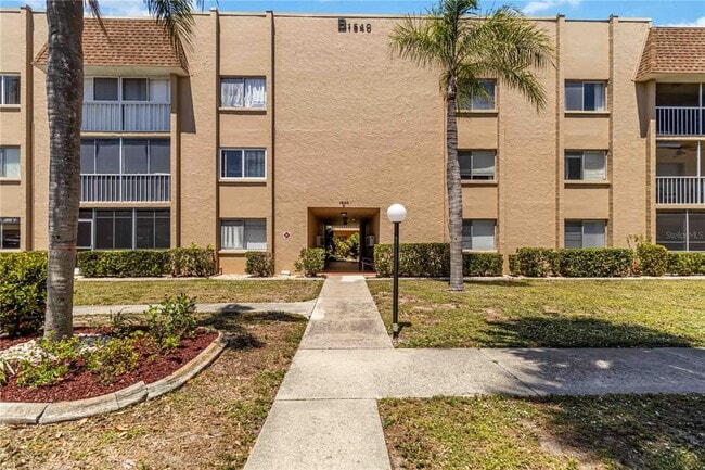 1540 Glen Oaks Dr E in Sarasota, FL - Building Photo - Building Photo