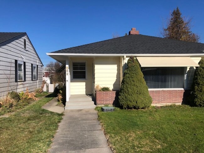 852 W 14th St in Medford, OR - Building Photo - Building Photo
