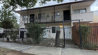3980 Cedar St in Riverside, CA - Building Photo