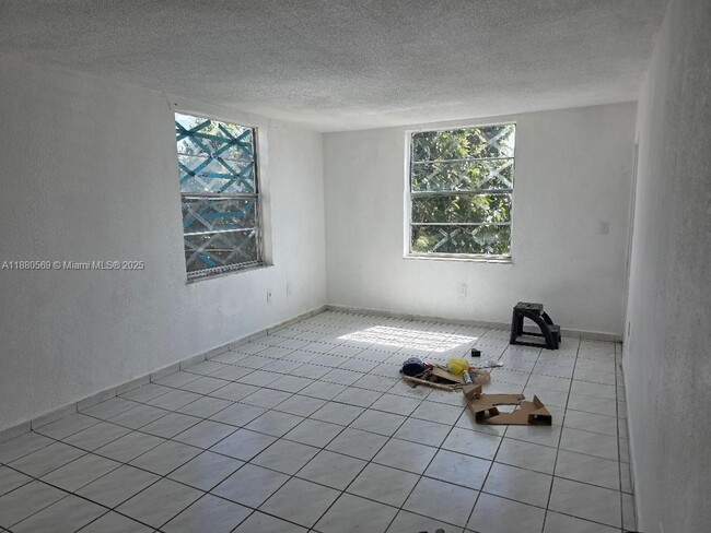 5775 W 20th Ave in Hialeah, FL - Building Photo - Building Photo