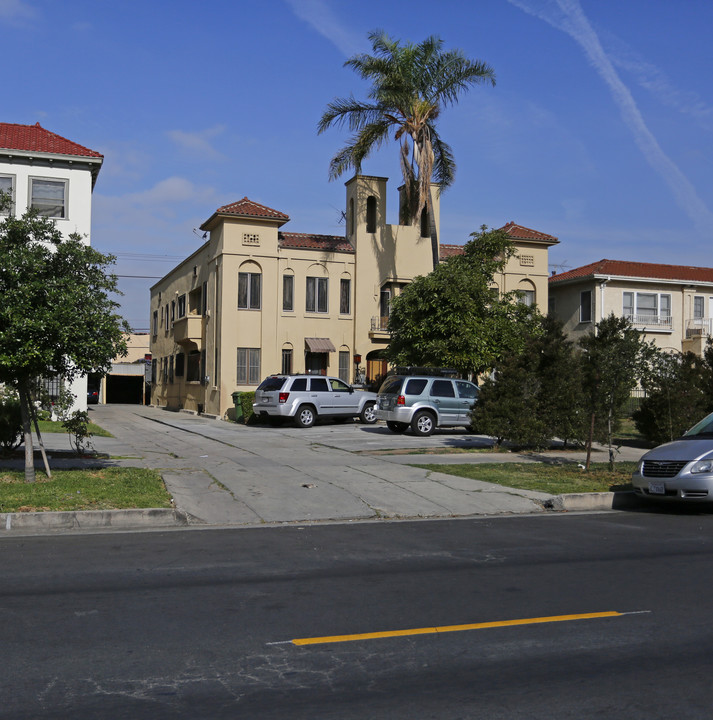 231 S New Hampshire Ave in Los Angeles, CA - Foto de edificio