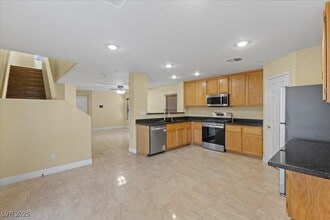 4748 Golden Shimmer Ave in Las Vegas, NV - Building Photo - Building Photo
