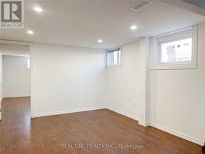 36 Victor Blvd in Hamilton, ON - Building Photo - Building Photo