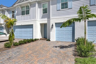 105 SE Birch Ter in Stuart, FL - Foto de edificio - Building Photo