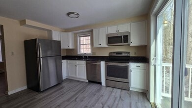 27 N Main St in Essex, CT - Building Photo - Building Photo