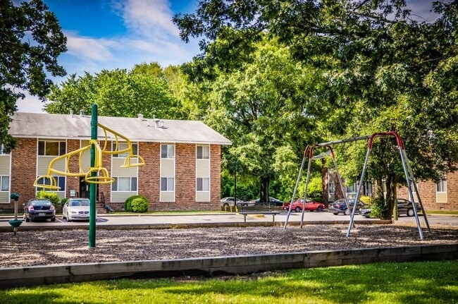 North Oak Apartments in Richmond, VA - Building Photo - Building Photo