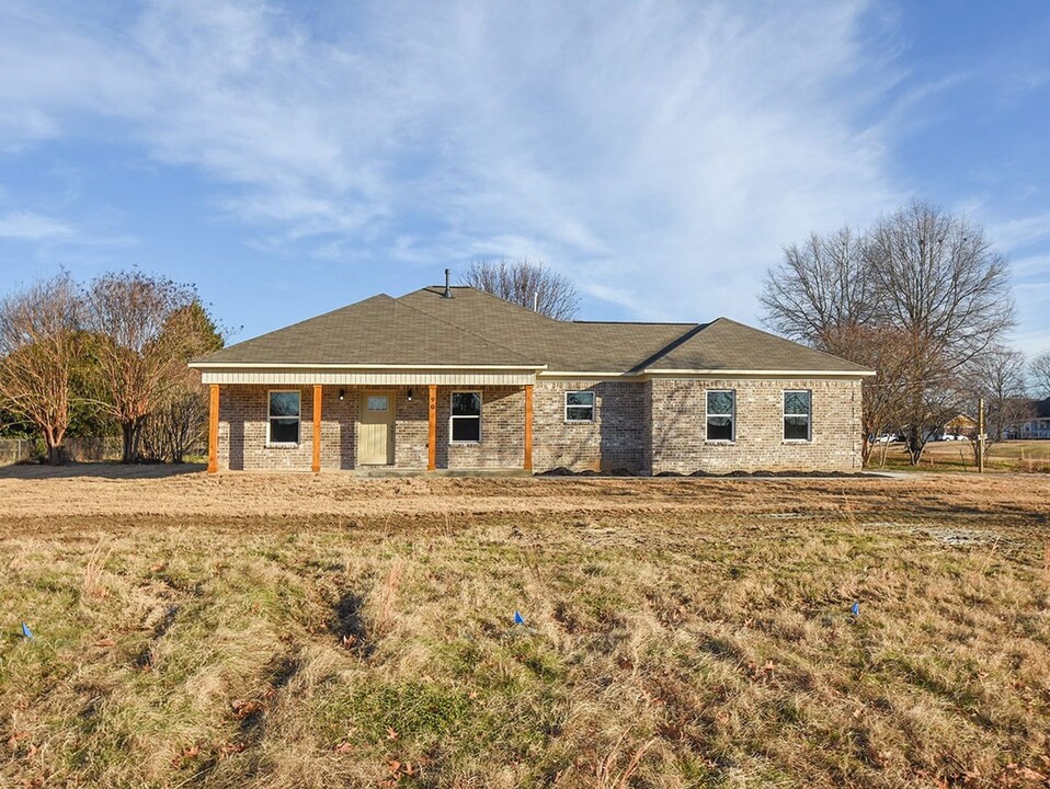 90 Squires Grove Dr in Atoka, TN - Building Photo