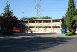 Dawn Way Apartments in Sacramento, CA - Building Photo - Building Photo