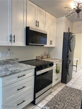 2305 Clifford St in Ft. Myers, FL - Foto de edificio - Building Photo