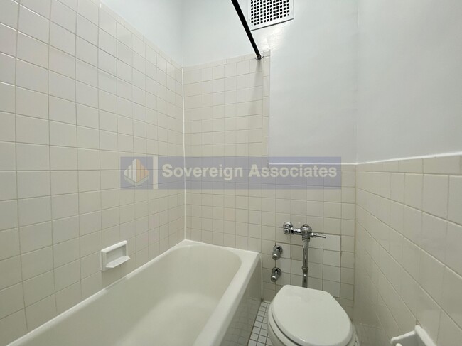 328 W 83rd St in New York, NY - Building Photo - Building Photo