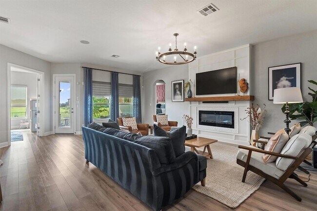 4945 Strada Dr in Round Rock, TX - Foto de edificio - Building Photo