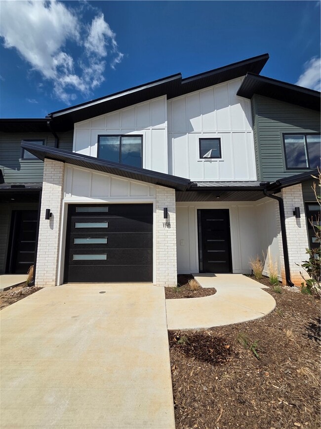 property at 1118 Emilia Ave