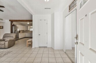 606 Pine Bough Ln in Montgomery, TX - Building Photo - Building Photo