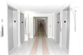 7135 Collins Ave, Unit 702 in Miami, FL - Building Photo - Building Photo