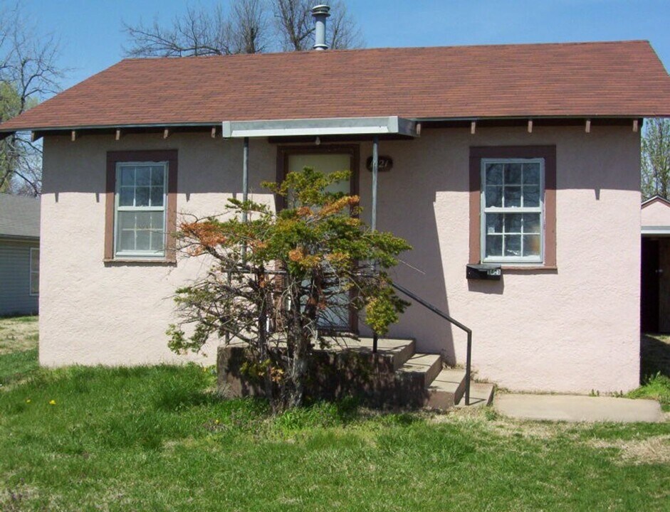 1421 W Hovey St in Springfield, MO - Building Photo