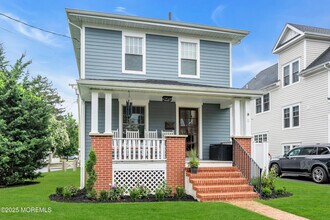 32 Holly St in Rumson, NJ - Building Photo - Building Photo