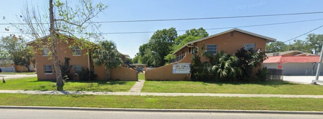 property at 218 S Tampa Ave