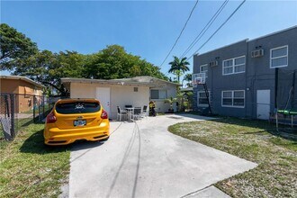 1944 Adams St in Hollywood, FL - Foto de edificio - Building Photo