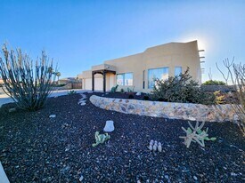600 Stone Canyon Dr in Las Cruces, NM - Building Photo