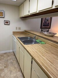 2832 S Bartell Dr photo'