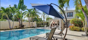 Capri Apartments in Lake Worth, FL - Building Photo