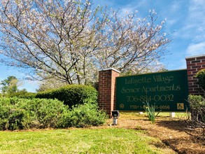 Lafayette Village in Lagrange, GA - Foto de edificio - Building Photo