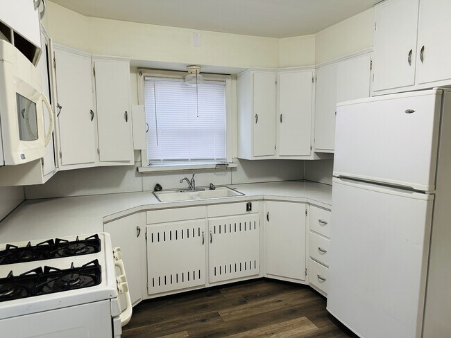 427 W Garfield St in Freeport, IL - Building Photo - Building Photo