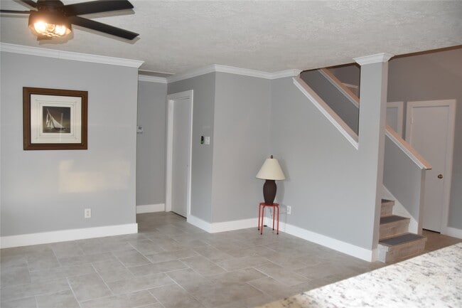 property at 1623 Stonehaven Village Cir