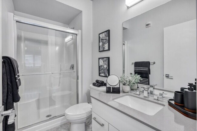 Bella Vista 2 in Winnipeg, MB - Building Photo - Building Photo