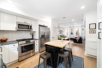 321 7th St in Jersey City, NJ - Building Photo - Building Photo