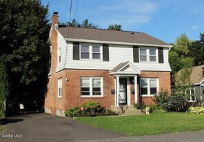 4 Katherine Rd in Albany, NY - Building Photo