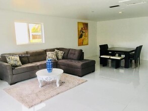 17521 SW 93rd Ave in Palmetto Bay, FL - Building Photo - Building Photo