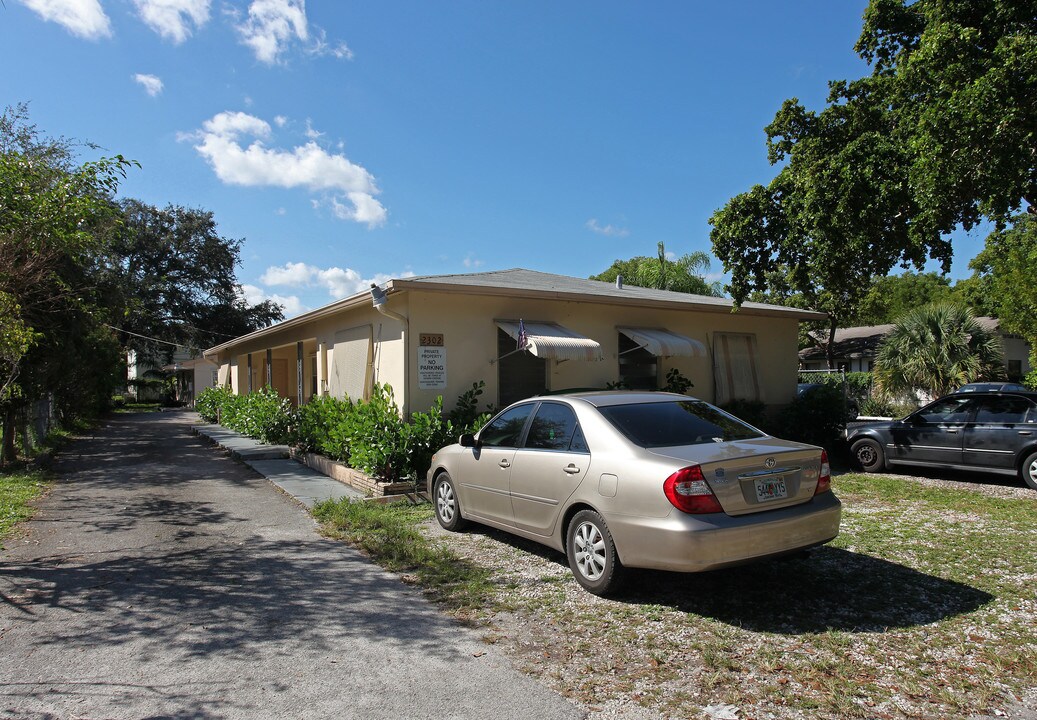 2302 Taylor St in Hollywood, FL - Building Photo