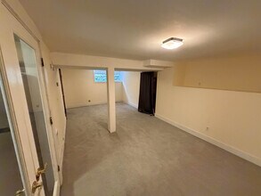 7657 SE Market St, Unit Basement in Portland, OR - Building Photo - Building Photo