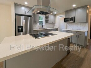 7 E McGill Ave in Everett, WA - Building Photo - Building Photo
